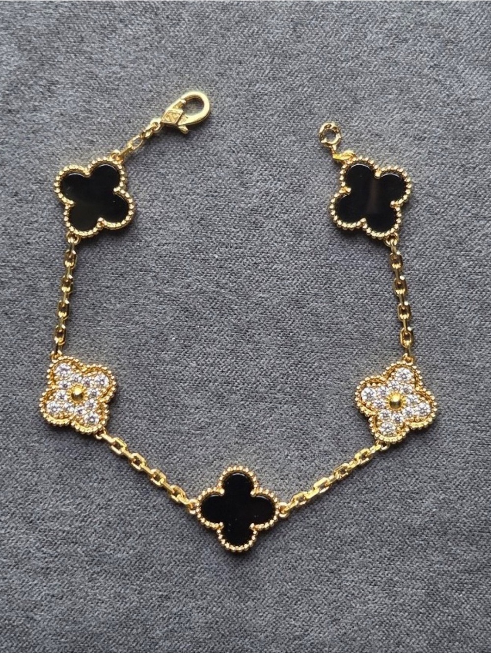 Beautiful Gold-Plated Black & diamond Clover Bracelet